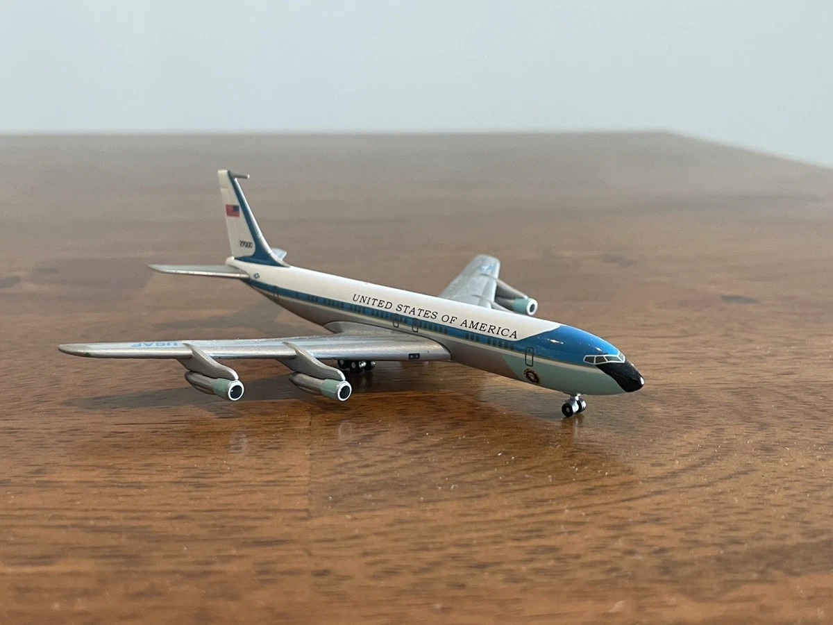GeminiJets 1:400 Diecast Aircraft & Spacecraft Boeing 707 Aircraft