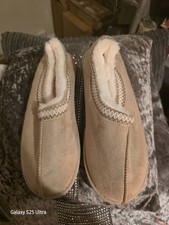 new Not Worn slippers bagie new Look size L fluffy Inside