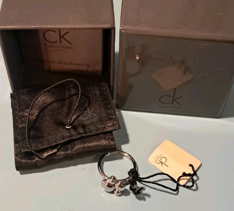JOYERÍA DE DISEÑO Calvin Klein CK Anillo Plata Inquieto Talla 8 MRSP $110 NUEVO Foto 3 de 4