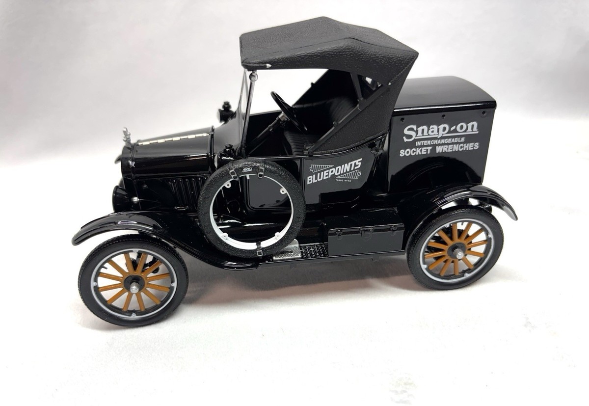スナップオン　フォードモデルT  1/18 ケース付き Snap on 1923 Ford Model T Cargo Truck 1/18 Die Cast Replica