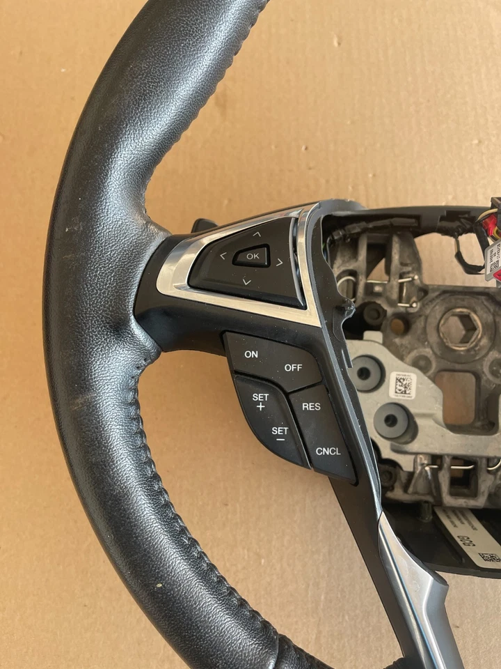 Volante Ford Fusion 2017-2018 con conjunto de interruptor de control de crucero OEM Foto 3 de 4