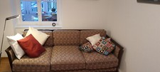 Ein altmodisches sehr schönes guterhaltenes Sofa im 50iger Jahre Styl.