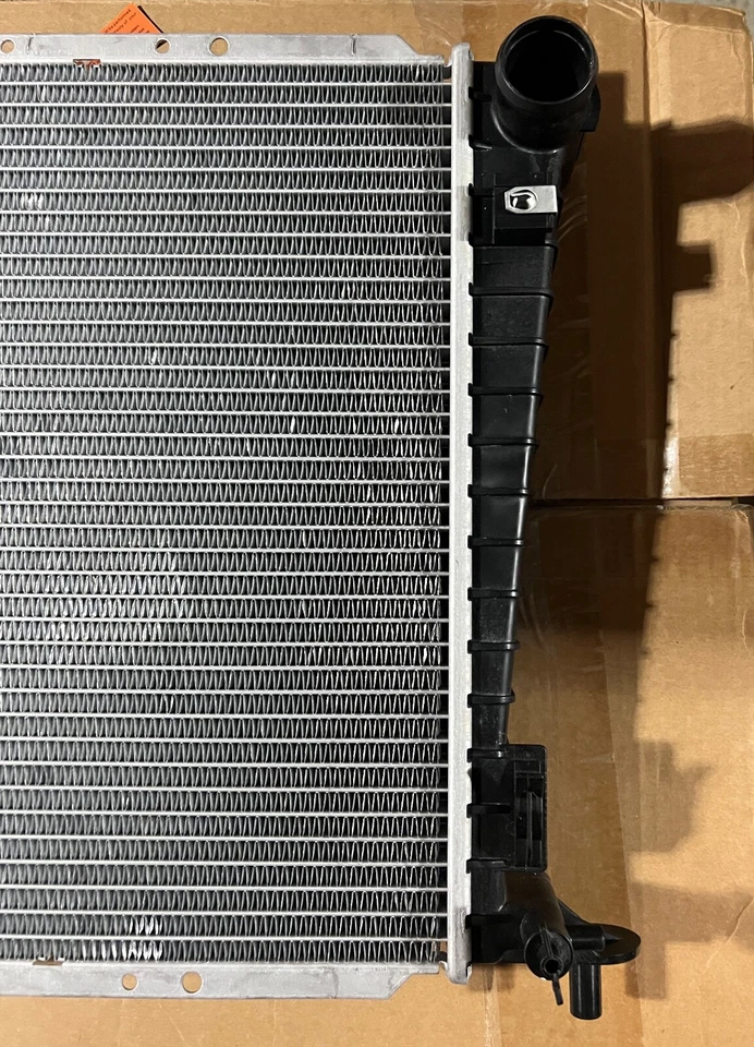 OSC 2136 Radiator For Select 97-04 Ford Lincoln Models - Image 3 of 4