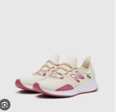 BNIB FIGS x New Balance ROAV in WHITE RED US)