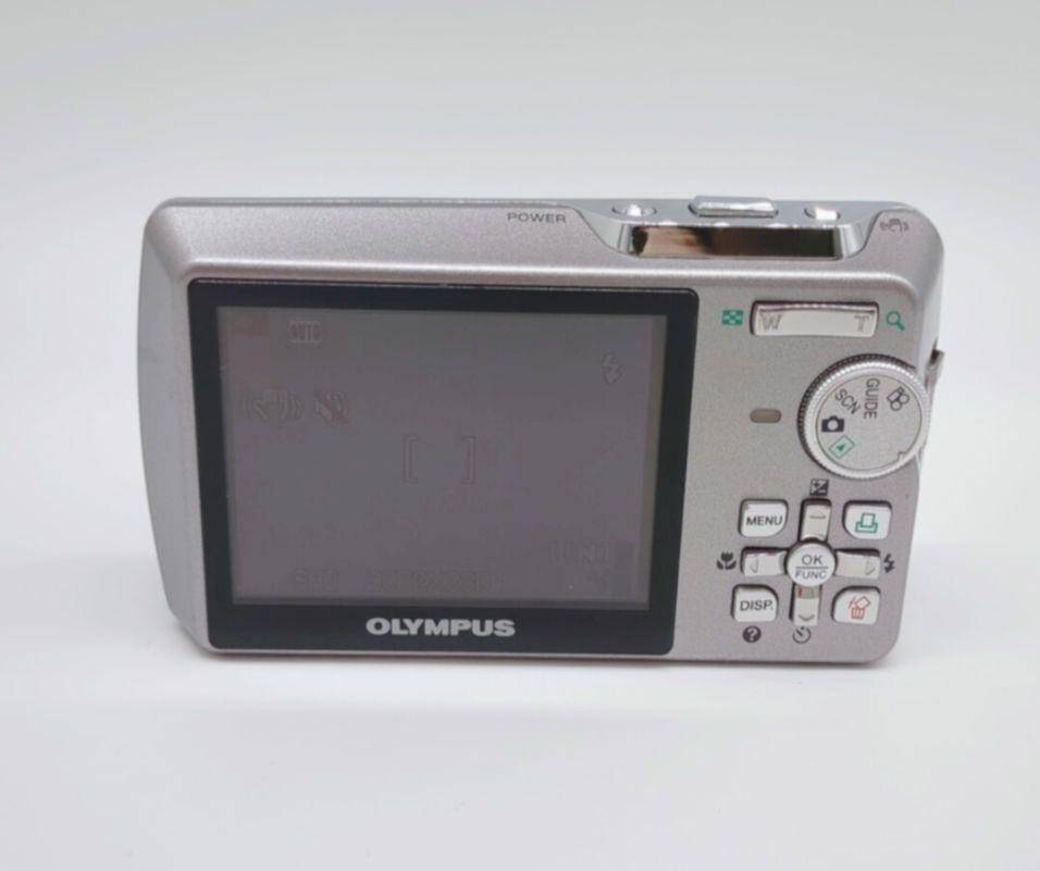 Olympus μ750 Waterproof Digital Camera Blue 7.1MP 5x Zoom