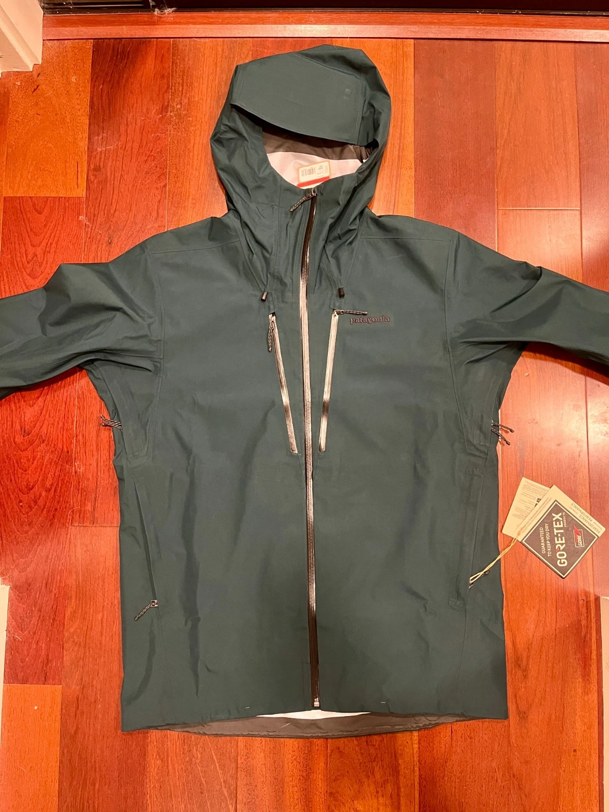 Patagonia Men's Triolet Jacket - Goretex - Cascade Green - Medium - rain or snow
