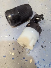 Pass &Seymour CS6364 California Style 50A Turnlok