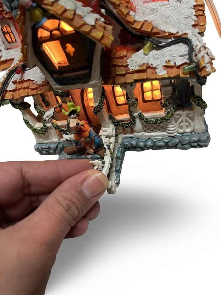 Vintage Disney Toontown Pateta Casa de Salto Vila de Natal Iluminada FUNCIONA - Imagem 3 de 4