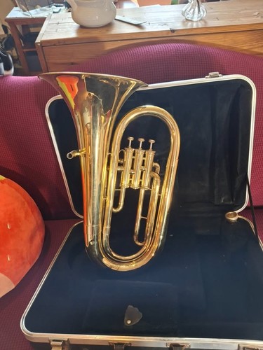 Bb King Euphonium/Baritone 3/4 Size, Used, Includes Carrying Case & Mouthpiece