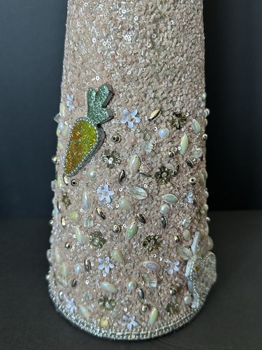 "Árbol cono rosa con brillo de Pascua tachonado con piedras de conejito zanahoria 24"" decoración del hogar" - Imagen 2 de 7