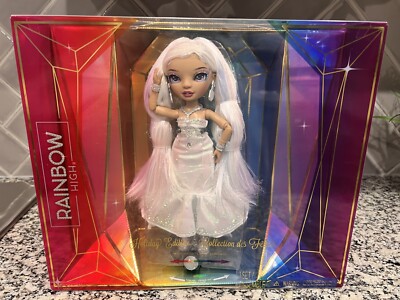Rainbow High / 2022 New Holiday Edition ''Roxie Grand'' Collector Fashion Doll