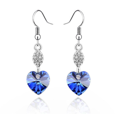 PENDIENTES  PARA UNA NOCHE ESPECIAL TIENE EL BRILLO DEL CRISTAL AZUL Y BLANCO
