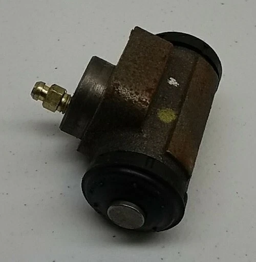 33957 Bendix Rear Drum Brake Wheel Cylinder 33957 Brake Wheel Cylinder - Image 4 of 4