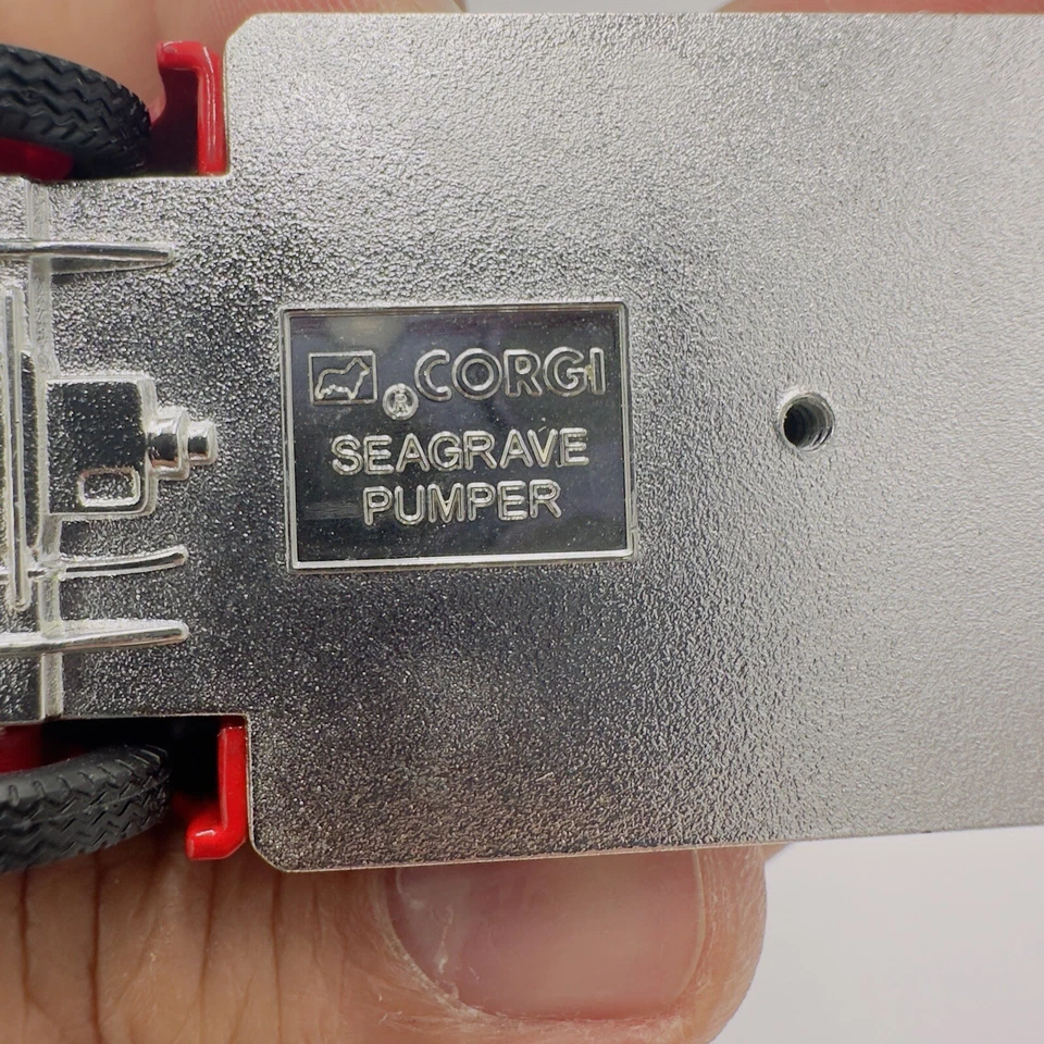 Crogi Classics Fire Trucks Diecast Seagrave & Dennis F8 Fire Engine 3.5in - Image 2 of 4