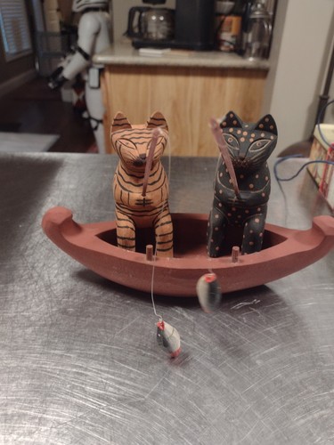 pier 1 hand carved wood, 2 fishing cats w/fish & pole+ boat batik collection, - Picture 7 of 9