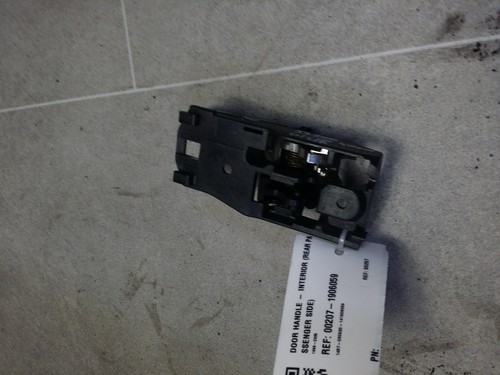 LEXUS IS200 1999-2005 MANIJA PUERTA - INTERIOR (LADO PASAJERO TRASERO)  - Imagen 1 de 2