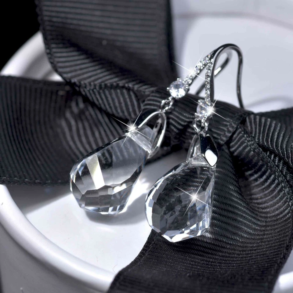 18k white gold made with SWAROVSKI crystal drop dangle hook earrings sparkling Foto 3 de 4