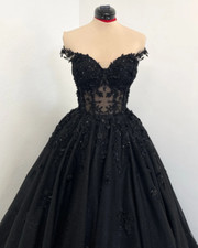 Black Tulle Black Gothic Wedding Dresses V Neck Beaded Train Corset Bridal Gowns
