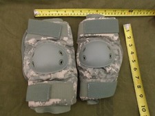 US Military ACU Army Combat Uniform Elbow Pads Size Small Made in USA Nice 218-C