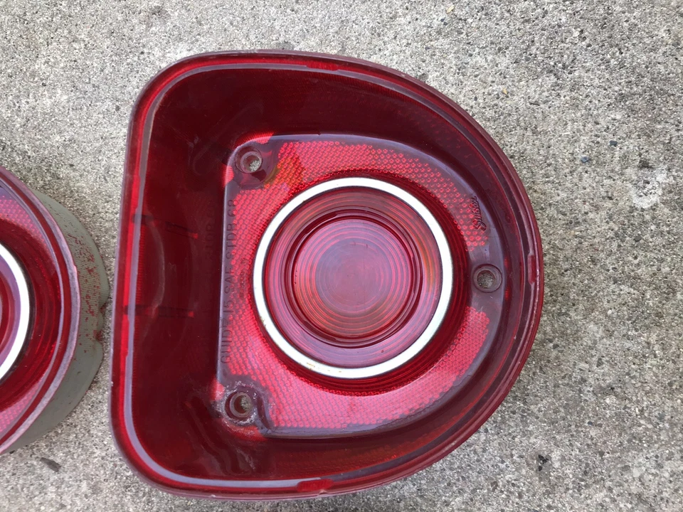 Chevy Impala Caprice 1968 parachoques trasero luz trasera lentes lámpara luz trasera BelAir OE Foto 2 de 4