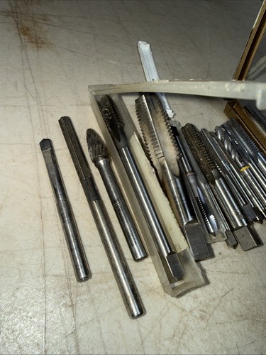 Lot of 36 New/Used Straight/Spiral Flute Plug Taps Various Sizes Machinists Tool - Afbeelding 2 van 13
