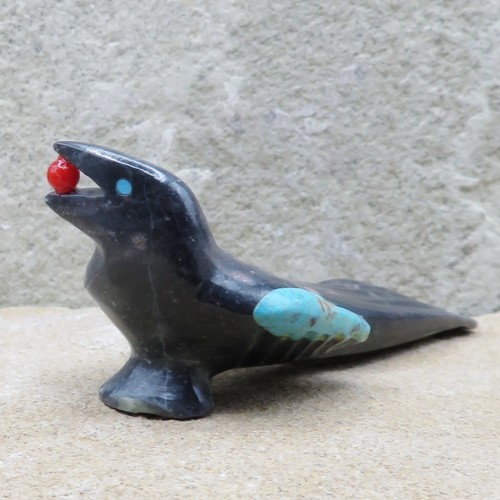 Zuni Fetish-Native American Carving-Marble  MAGPIE with BERRY-Calvert Bowannie - Picture 2 of 7