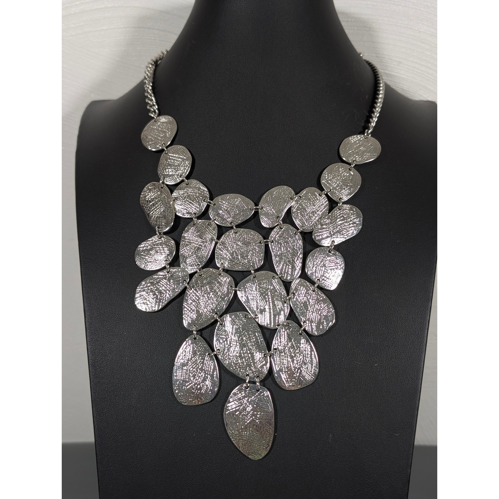 Silver Tone Textured Leaf Bib Statement Necklace … - image 1