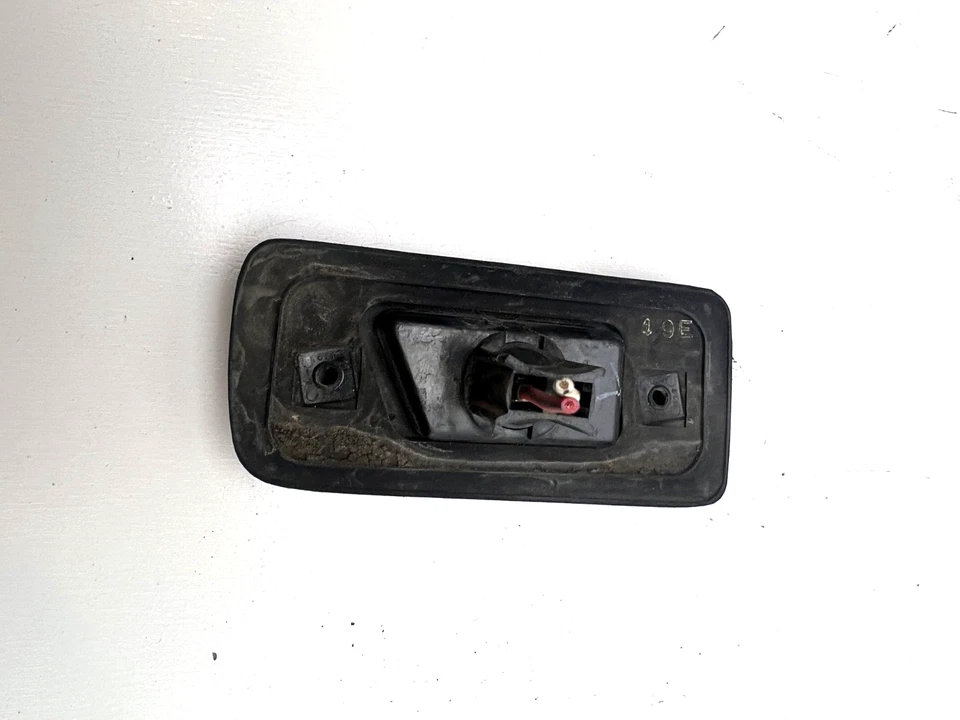 93-95 TOYOTA LAND CRUISER PASSENGER SIDE REAR SIDE MARKER  - Image 3 of 4