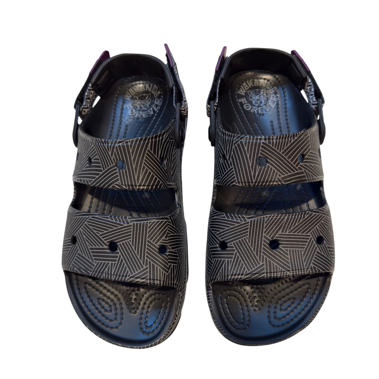 PUMA Sandali Crocs Black Panther Wakanda Forever accenti viola uomo 8 donna 10