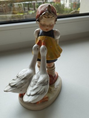 Hummel Figur ''Gänseliesl'' , Sehr alt, 19 cm.