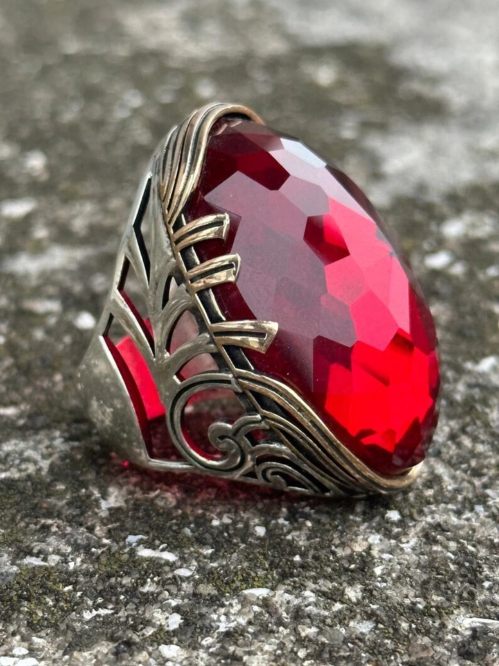 Серебряное циркониевое большое мужское кольцо ручной работы с красным камнем - Изображение 3 из 4