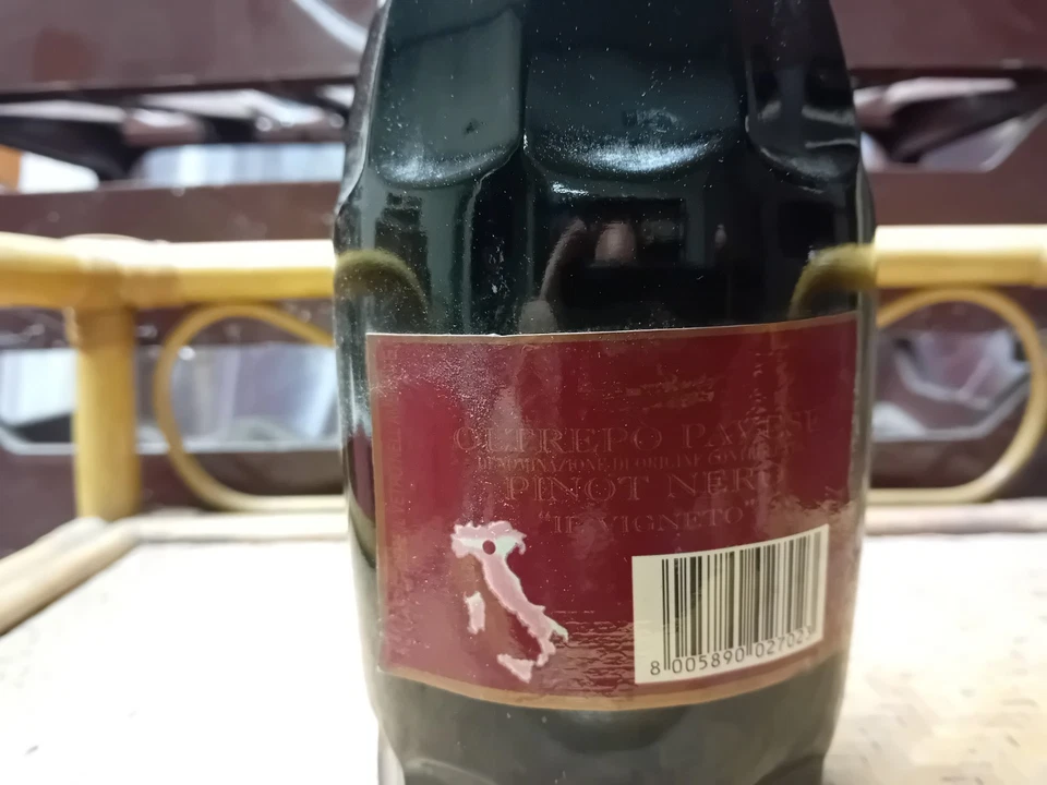 Bottiglia Vino Rosso "Pinot Nero Oltrepò Pavese DOC Il Vigneto" Del 1997 - Immagine 3 di 3