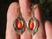 T BELLES BOUCLES PENDANTS D'OREILLES ANCIENNES 1950/60 en Plaqué or avec CORAIL