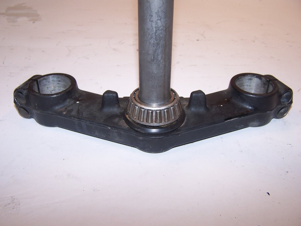 KAWASAKI ZX900 LOWER STEERING STEM FORK HOLDER TRIPLE TREE
