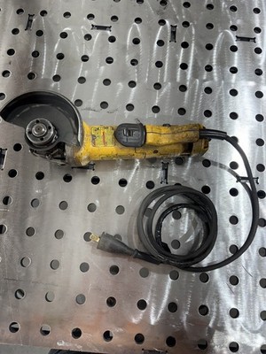 DeWalt DWE402 4-1/2'' Small Angle Grinder 11 Amp For Parts or Repair Only