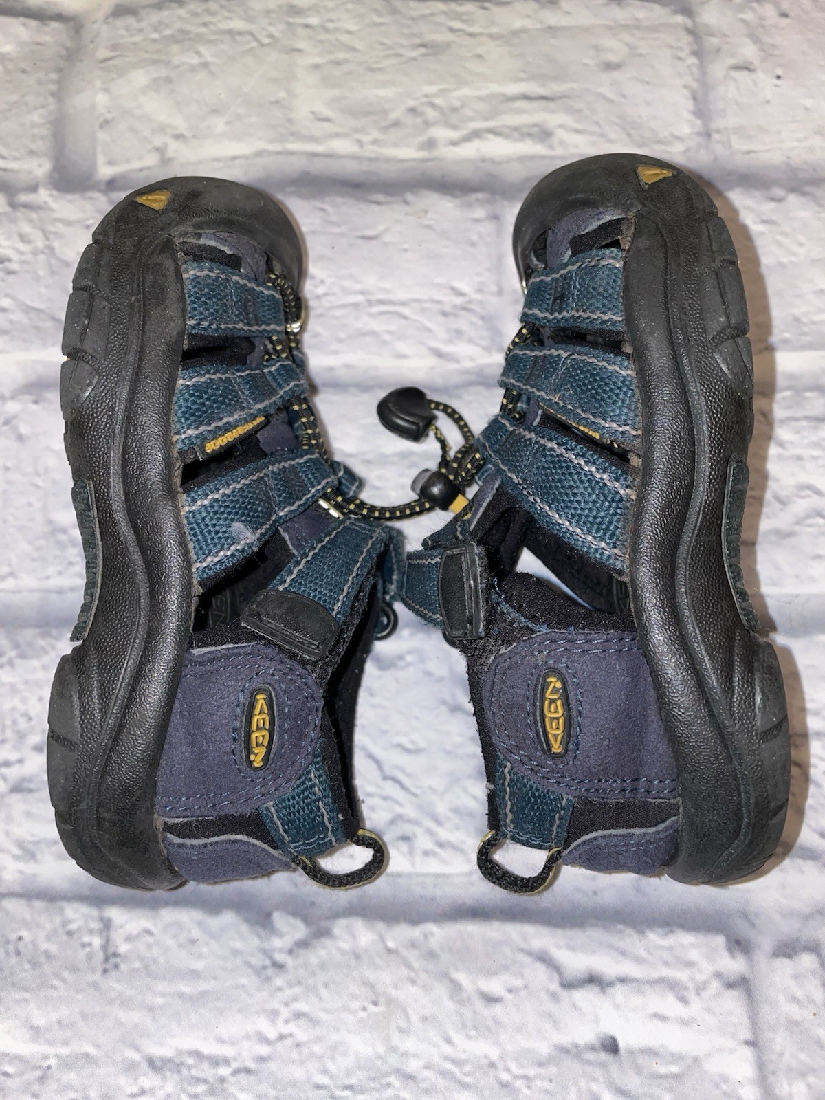 Sandali impermeabili Keen Newport da ragazzo taglia 11 12 circa scarpe punta chiusa