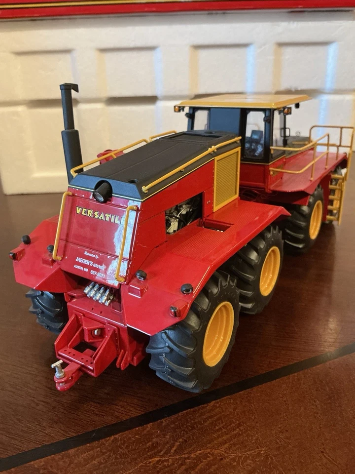 1/32 Scale Versatile Big Roy Model 1080 Museum Version Diecast Tractor  - Image 3 of 4