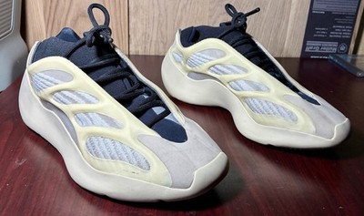 adidas Yeezy Boost 700 V3 Azael Men's Size 10.5 US FW4980 Sneakers White Cream