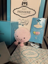 Jellycat Amusables Paris Patisserie Exclusive May Macaron BNWT Box Stickers Pin