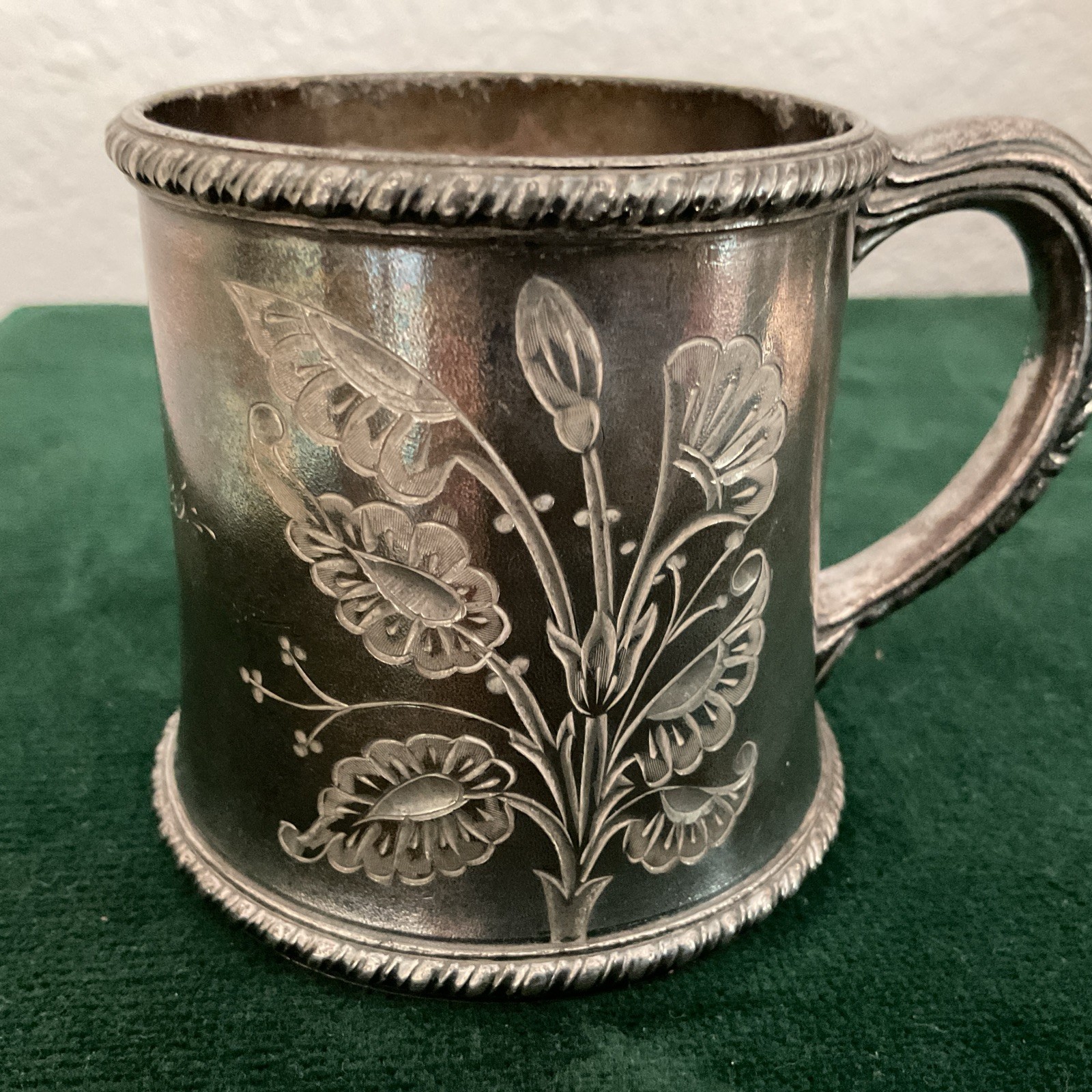 Antique Middletown Plate Co. Quadruple Plate Baby Cup 184 Hard White Metal