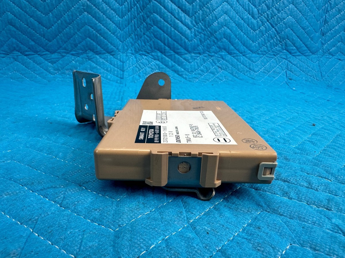Lexus LX570 Smart Key Control Module w/Bracket 8999060184 Lexus LX570 Smart Key Control Module w/Bracket 8999060184