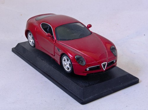 Burago 1/32 Alfa 8C Competizione Red Street Fire New In Box - Picture 2 of 4