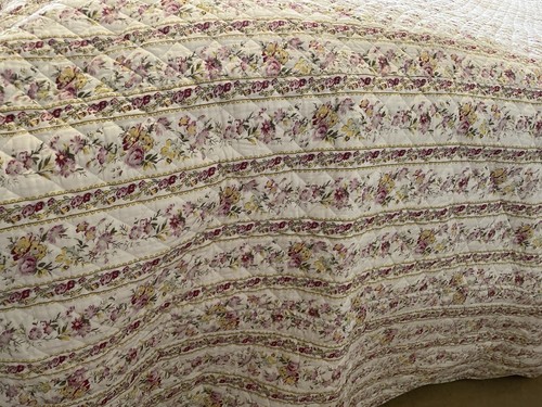 "Cobertor floral festoneado reversible tamaño king amarillo/rosa Shabby Chic 113x93""" - Imagen 6 de 9