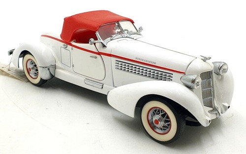 Franklin Mint 1/24 Scale 6525U - 1935 Auburn Boattail Speedster - White - Picture 2 of 5