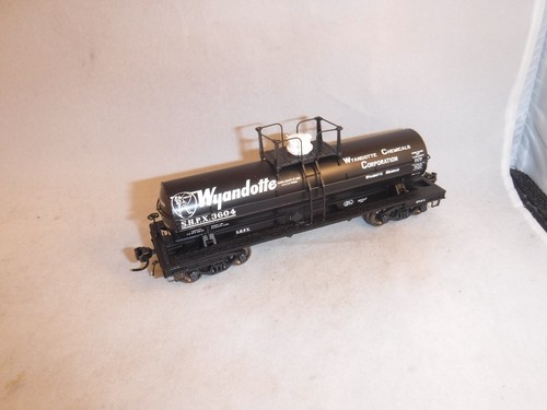 Coche cisterna Broadway LTD HO Wyandotte 36 6K galones cloro negro SHPX 3604 desde paquete de 4 | Zustand: New