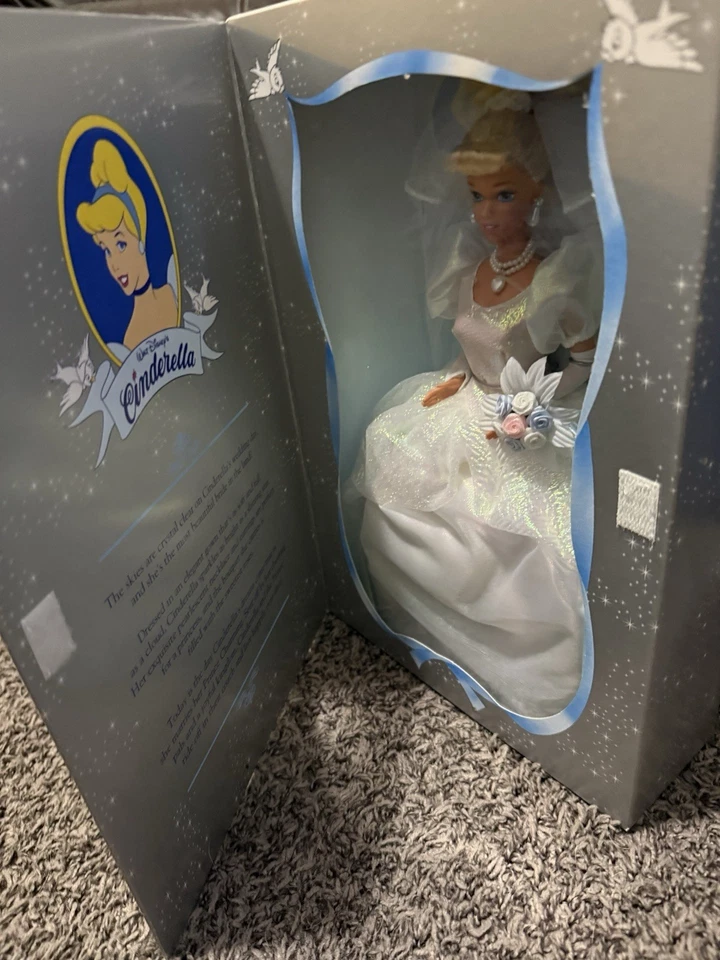 Muñeca de boda Cenicienta 45 aniversario Walt Disney 1995 Mattel/NRFB/NUEVA EN CAJA/excelente estado Foto 3 de 4