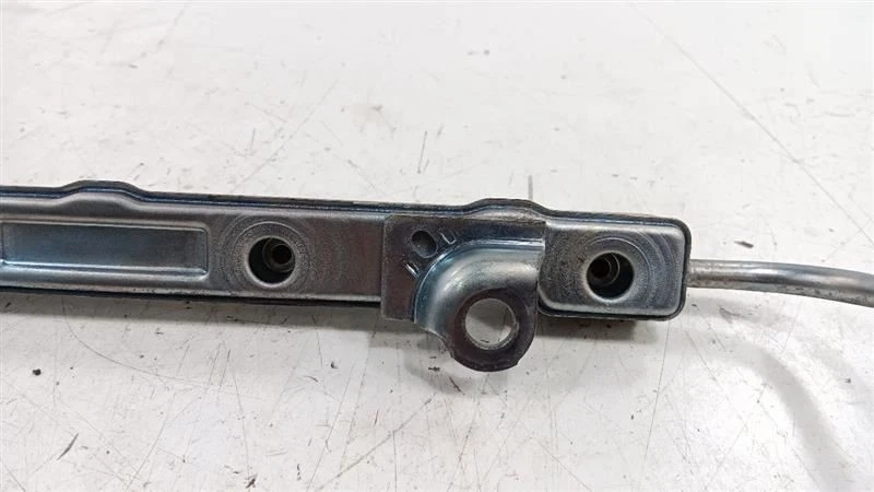 Barra de montaje de inyector de inyección de riel de combustible Toyota Prius 2015 2014 2013 2012 Foto 3 de 4