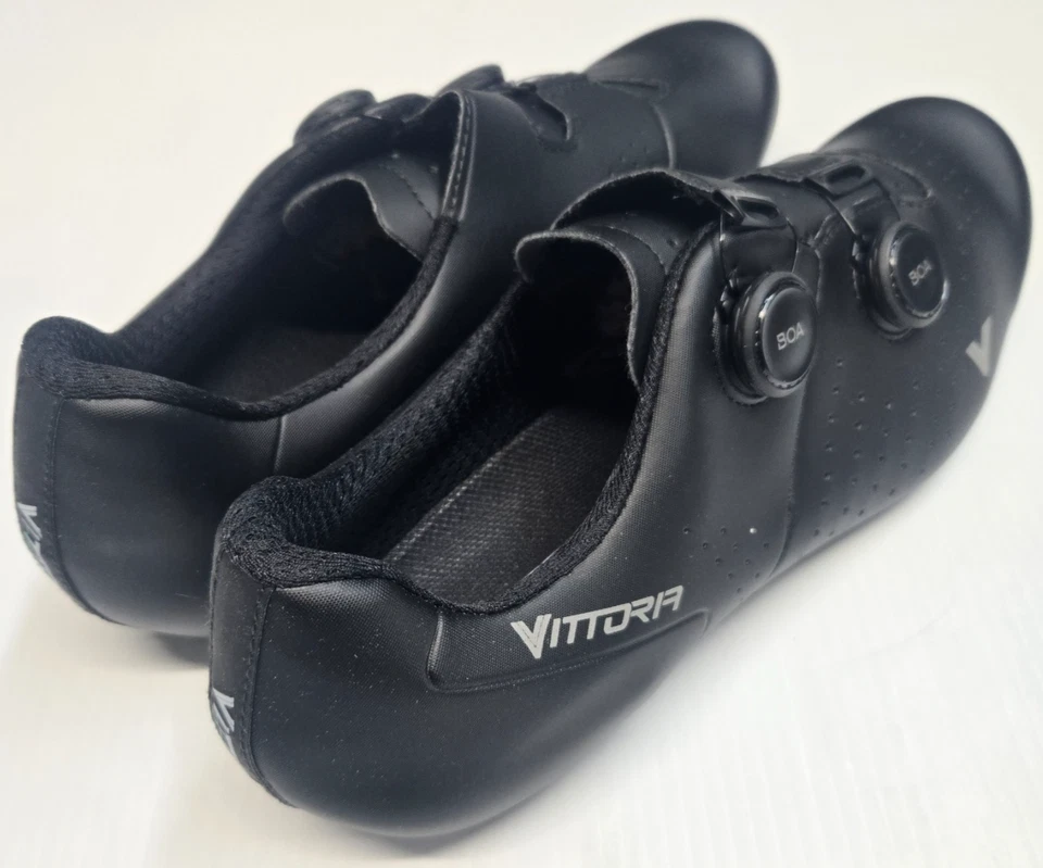 Sapato de ciclismo Vittoria Veloce BOA tamanho UE 47, EUA 13 sola de carbono preto/nero - Imagem 3 de 4
