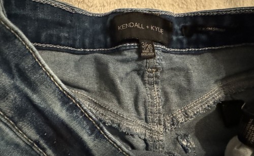Pantalones cortos de jean Kendall & Kylie Juniors talla 3 - Imagen 3 de 3
