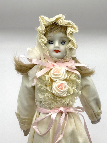 Vintage Porcelain And Fabric Doll White Dress And Hat - Picture 7 of 7